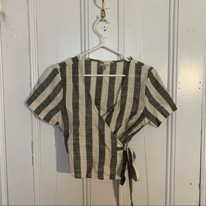 URBAN OUTFITTERS WRAP TOP